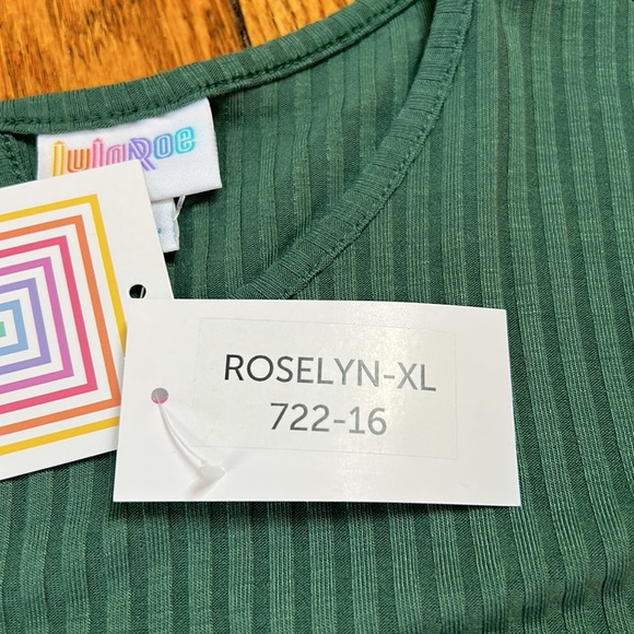 LulaRoe Roselyn style flutter sleeve style dress.Side pockets. Size XL. - Picture 3 of 12